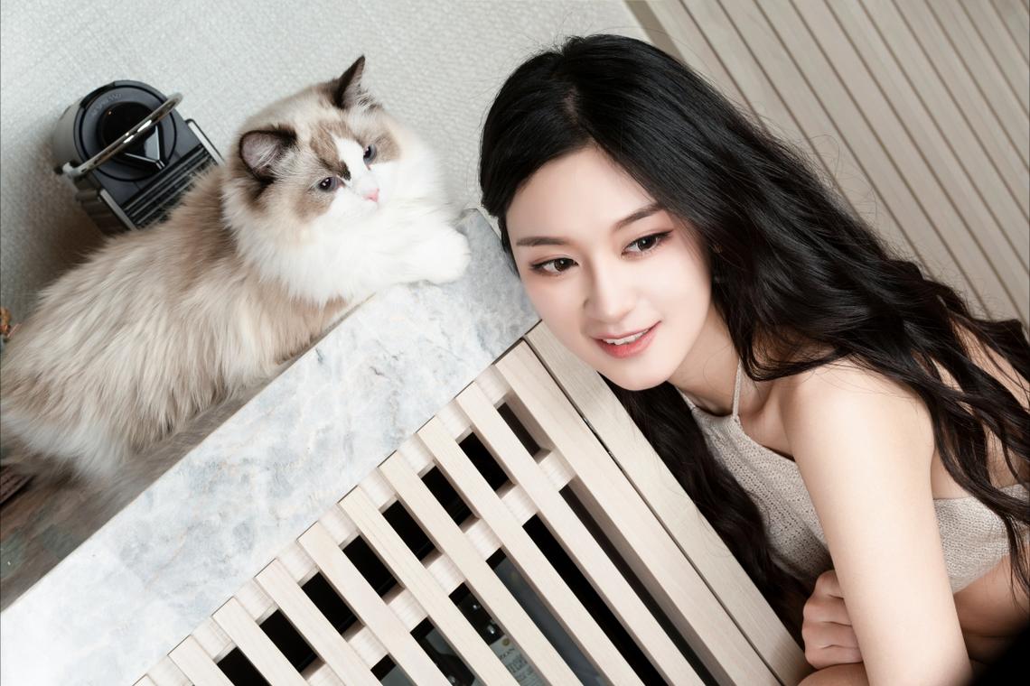 陕西多地迎高温 动物空调房里享受“清凉套餐”